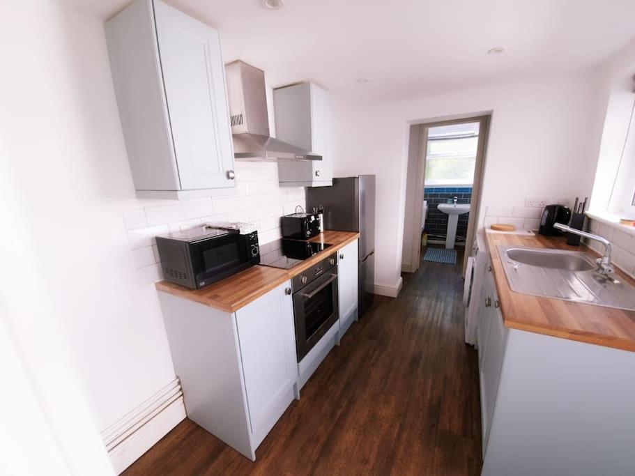 October Disc - Long Stay - Contractors Swindon Extérieur photo