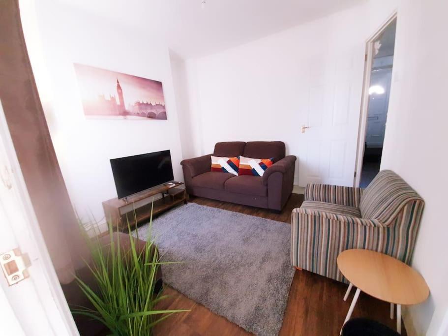 October Disc - Long Stay - Contractors Swindon Extérieur photo