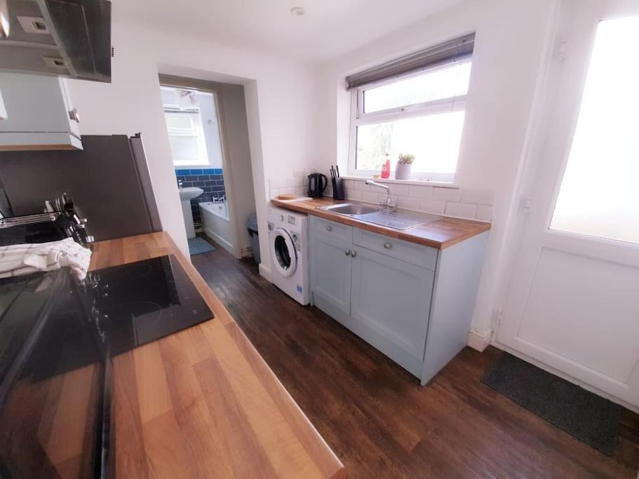 October Disc - Long Stay - Contractors Swindon Extérieur photo