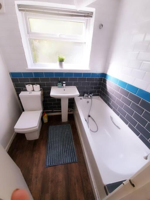 October Disc - Long Stay - Contractors Swindon Extérieur photo